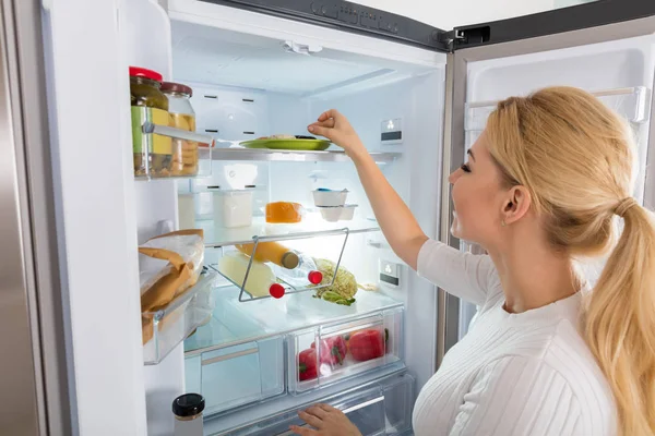 Еда в холодильнике